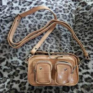 Núnoo | Helena Croc-Embossed  Beige Leather Handbag